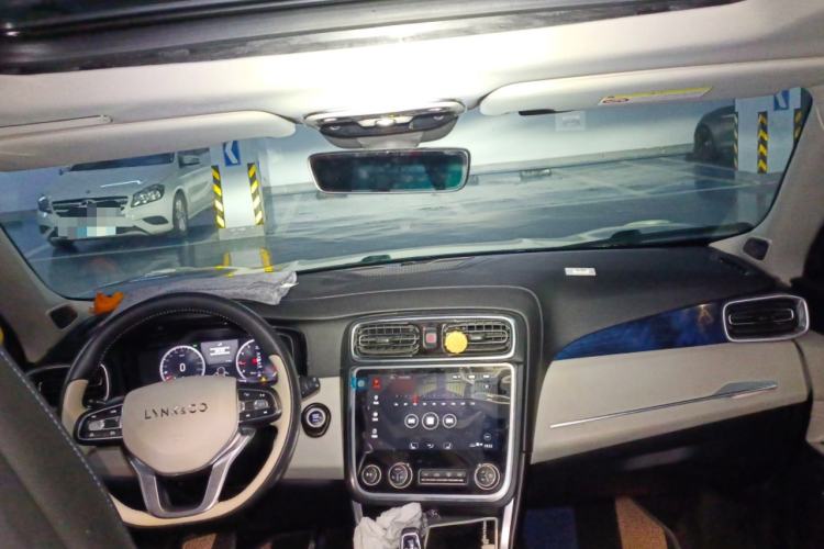 Used Lynk & Co 01 2017 2.0T Two-Wheel Drive Zhaopu Version Center Console