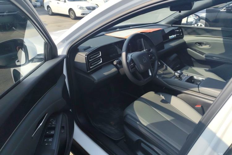 Used BYD Qin L 2025 DM-i Smart Drive 80KM Leading Model Driver Seat