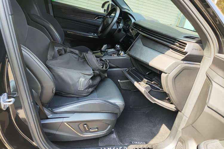 Used Lynk & Co 01 EM-P 2021 1.5TD PHEV Halo Right Front Seat