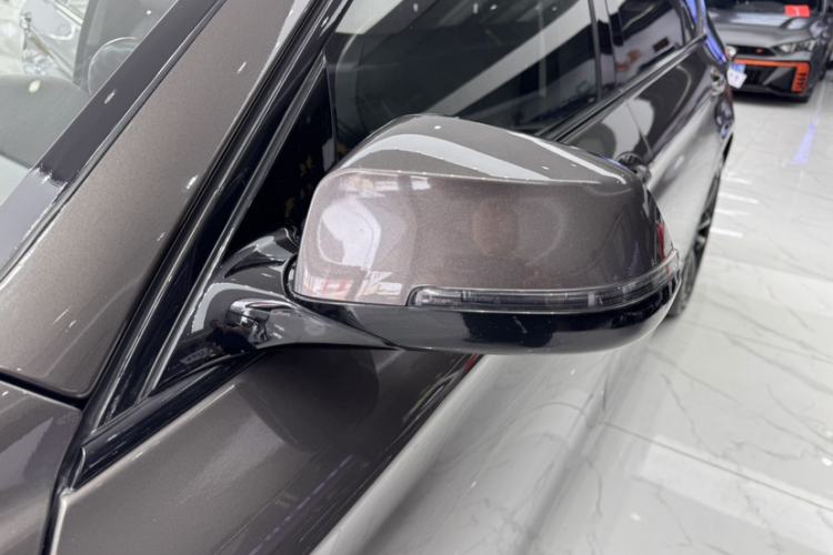 Used BMW 5 Series 2014 535Li Leading Model Exterior 9