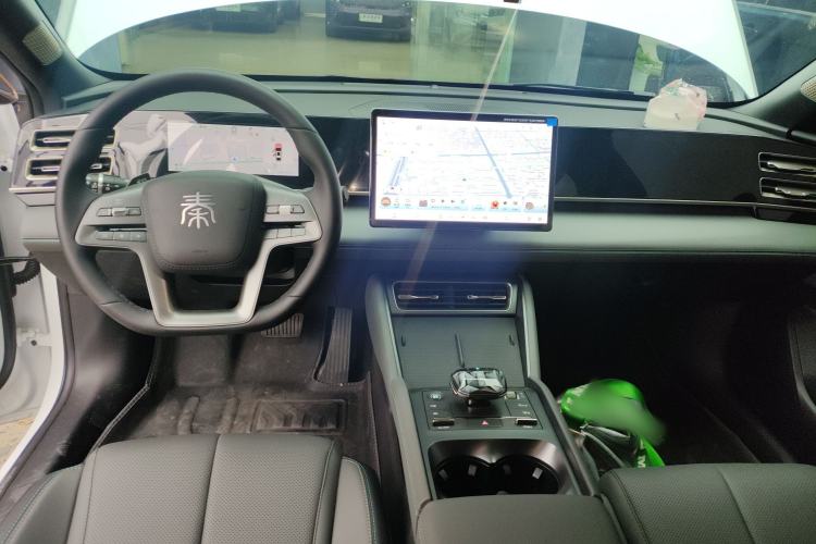 Used BYD Qin L 2025 DM-i Smart Drive 80KM Superior Model Center Console