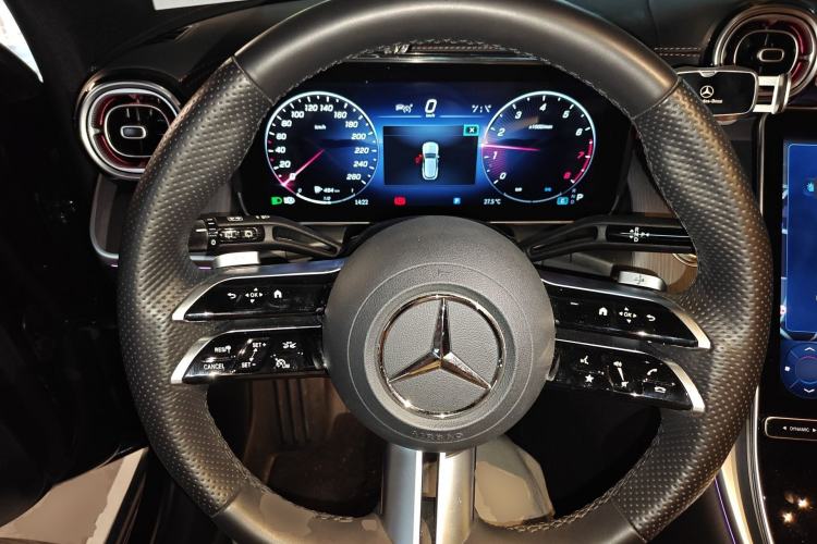 Used Mercedes-Benz GLC 2023 GLC 260 L 4MATIC Luxury Model 5 Seats Steering Wheel