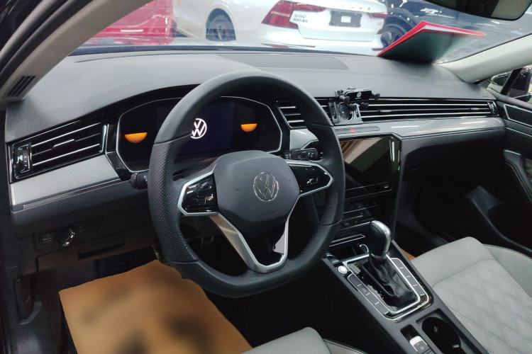 Used Volkswagen Magotan 2025 Zhongxiang Model 280TSI DSG Luxury Version
