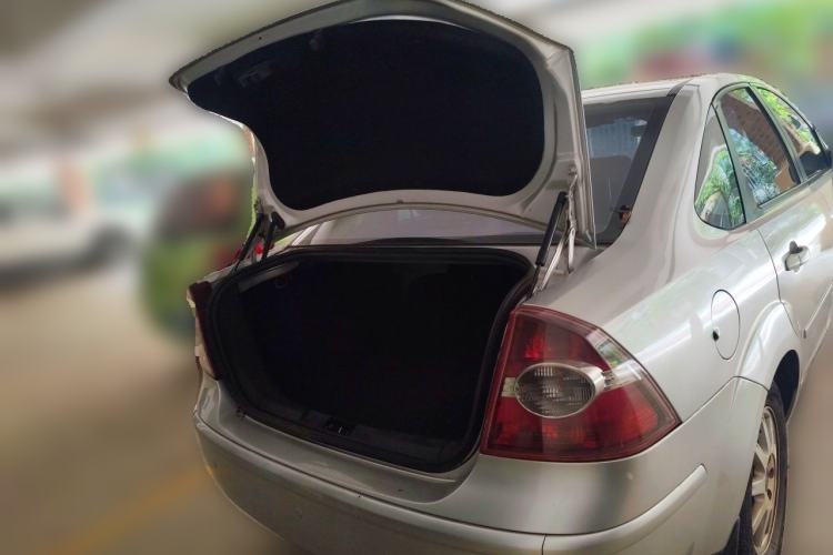 Used Ford Focus 2005 Sedan 1.8L Automatic Fashion Edition
