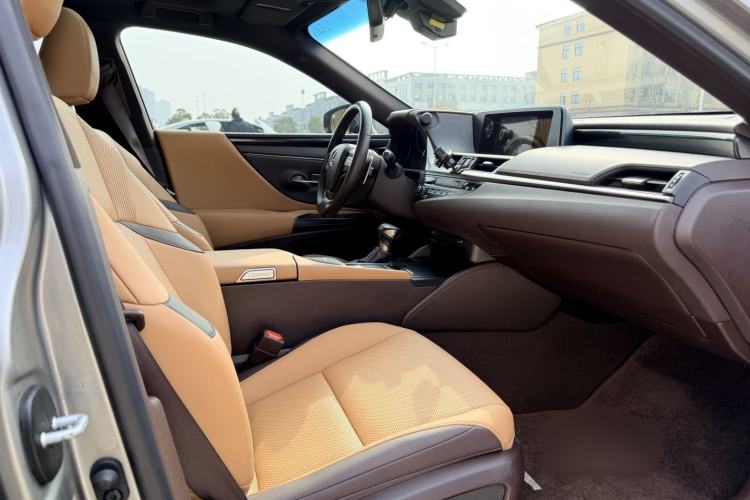Used Lexus ES 2020 300h Premier Edition