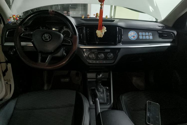 Used Skoda Kamiq 2020 1.5L Automatic Comfort Edition Center Console