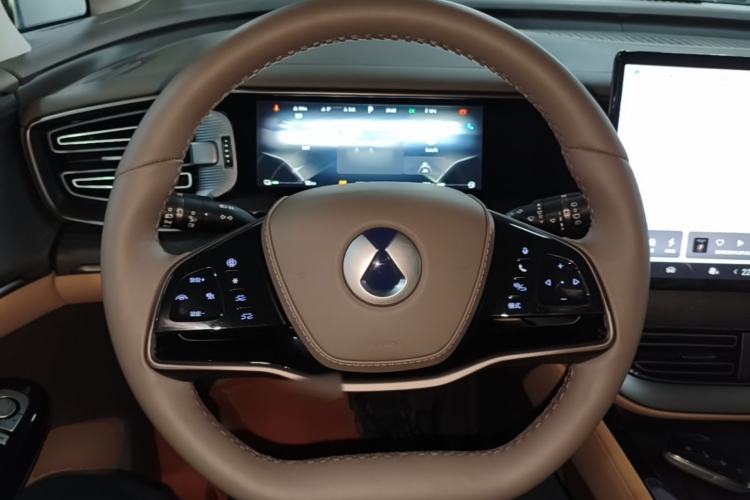 Used Denza D9 2022 DM-i 970 Four-Wheel Drive Flagship Model Steering Wheel