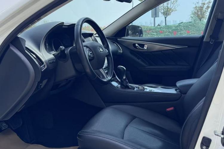 Used Infiniti Q50L 2016 2.0T Enjoyment Edition Interior 4