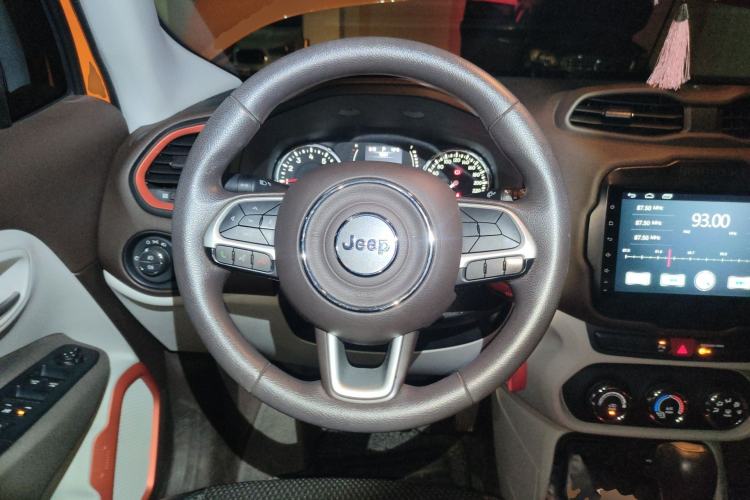 Used Jeep Renegade 2016 1.4T Automatic High-Energy Version Steering Wheel