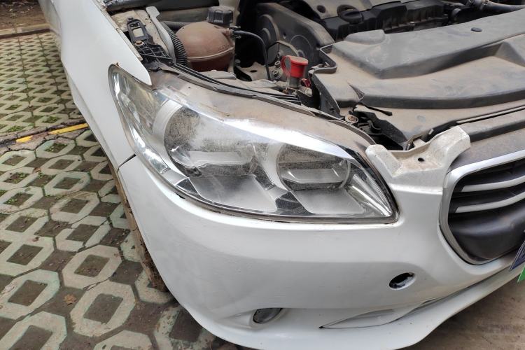 Used Peugeot 301 2014 1.6L Manual Comfort Edition CNG Right Front Headlight