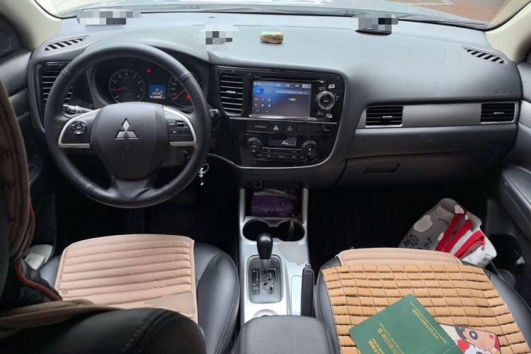 Used Mitsubishi Outlander 2013 2.0L Two-Wheel Drive Sport Navigation Version 5 Seats
