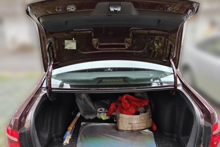 Used Volkswagen Lavida 2013 Revised Classic 1.6L Manual Fashion Edition Trunk