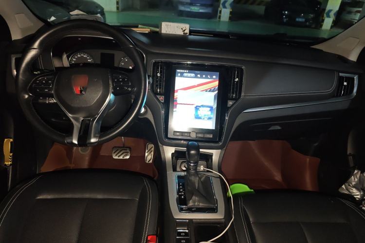 Used Roewe RX5 2017 20T Two-Wheel Drive Automatic Internet Elite Edition Center Console