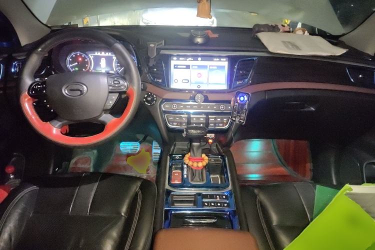 Used GAC Trumpchi GS8 2017 320T Two-Wheel Drive Prestige Version (7 Seats) Center Console