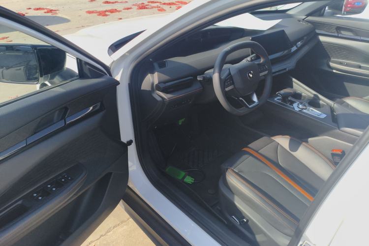 Used CHANGAN UNI-V 2024 1.5T Luxury Edition