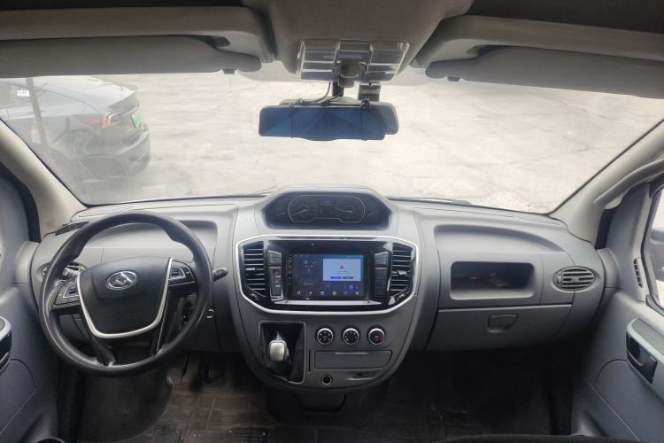 Used SAIC MAXUS Xintu V80 2018 2.5T 6-Speed Manual Aotuntong Facelifted Long Wheelbase Mid-Height 7-Seater Center Console