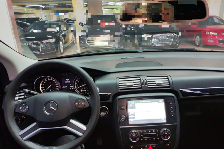 Used Mercedes-Benz R-Class 2017 R 320 4MATIC Business Edition Prestige Model