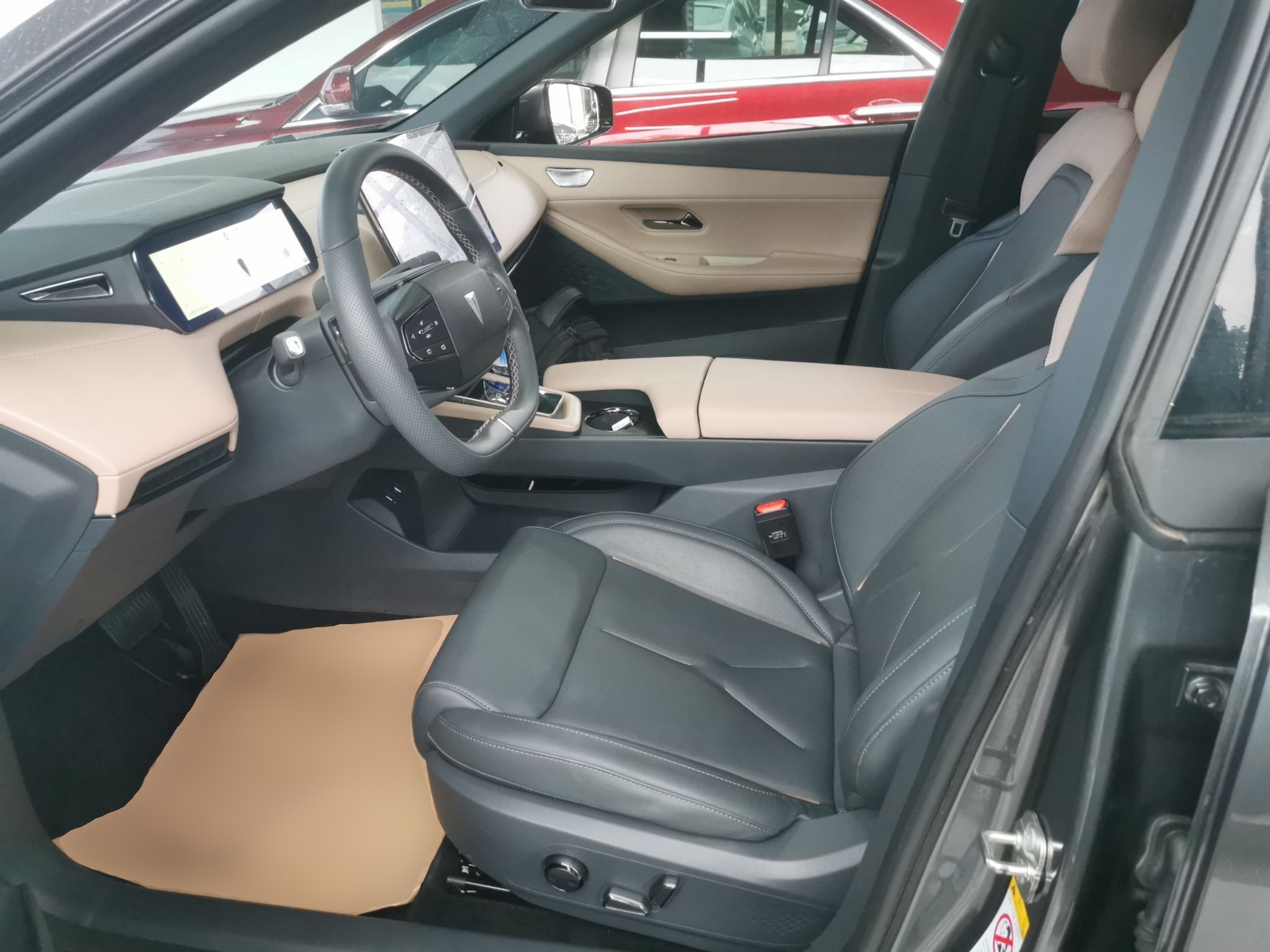 المقاعد الأمامية داخل السيارة