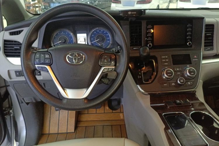 Used Toyota Sienna (Parallel Import) 2018 3.5L Two-Wheel Drive SE U.S. Specification
