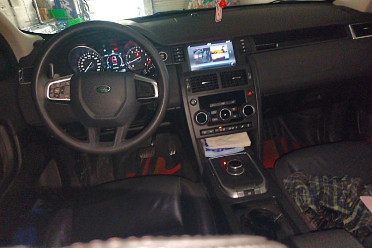 Used Land Rover Discovery Sport 2018 240 PS PURE Edition Center Console