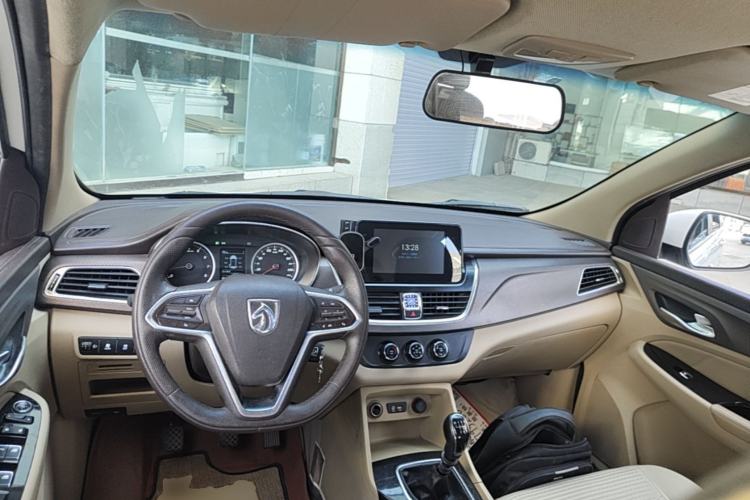 Used Baojun 730 2017 1.5T Manual Fashion Version 7 Seats China V Emission Standard
