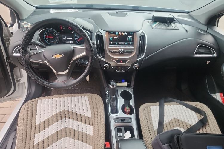 Used Chevrolet Cruze 2018 320 Automatic Pioneer Sunroof Edition Center Console