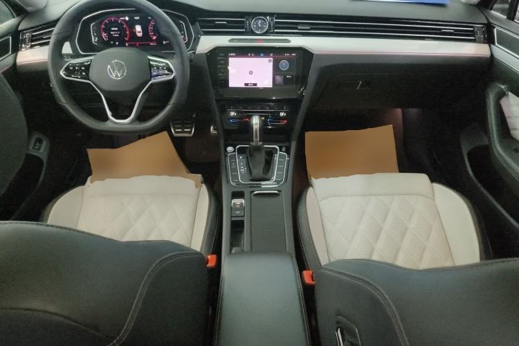 Used Volkswagen Magotan 2023 2 Million Units Commemorative Edition 330TSI DSG Luxury Version Center Console