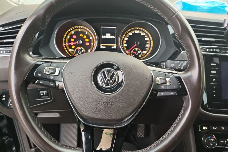 Used Volkswagen Tiguan L 2020 330TSI Automatic Two-Wheel Drive Smart Luxury Edition China VI Standard Steering Wheel