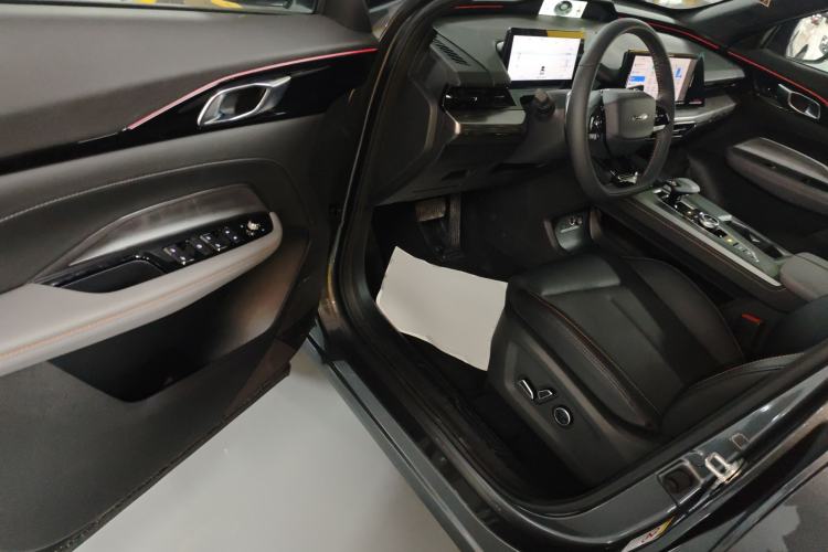 Used Oshan Z6 New Energy 2023 ZhiDian iDD 150KM Flagship PLUS Smart Parking Edition