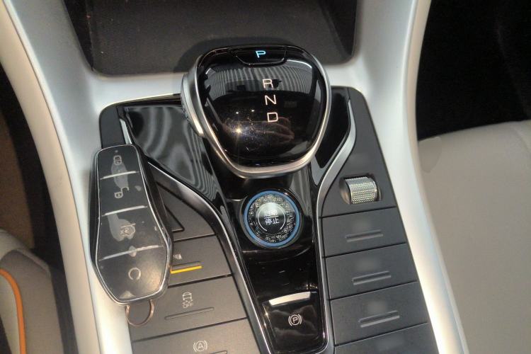 Used BYD Song Pro New Energy 2023 Champion Edition DM-i 71KM Navigation Model Center Console