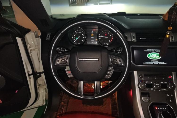 Used Land Rover Range Evoque 2018 240 PS HSE DYNAMIC Convertible Steering Wheel