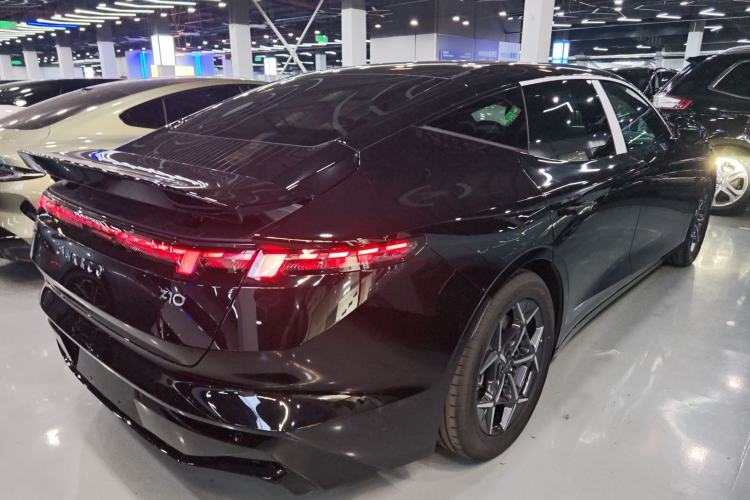 Used Lynk & Co Z10 2025 71 kWh 602 km Range Rear-Wheel Drive Pro