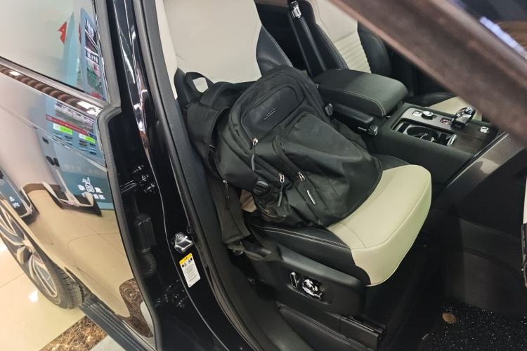 Used Land Rover Discovery 2021 360 PS R-Dynamic SE
