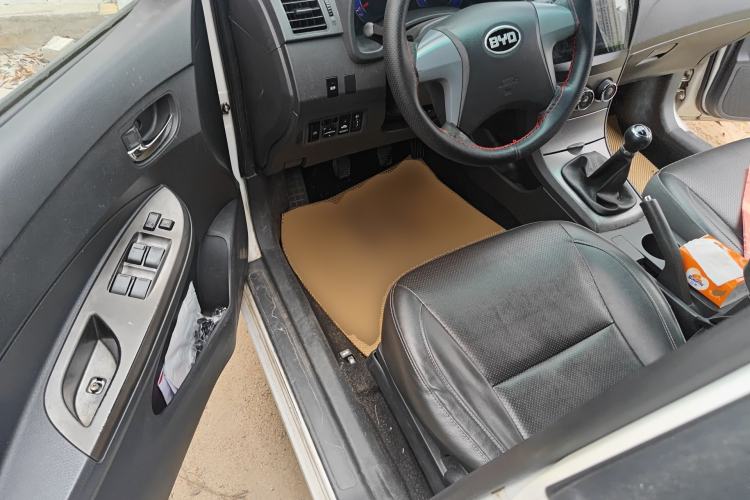 Used BYD L3 2015 Energy-Efficient Model 1.5L Manual Comfort Edition Driver Seat