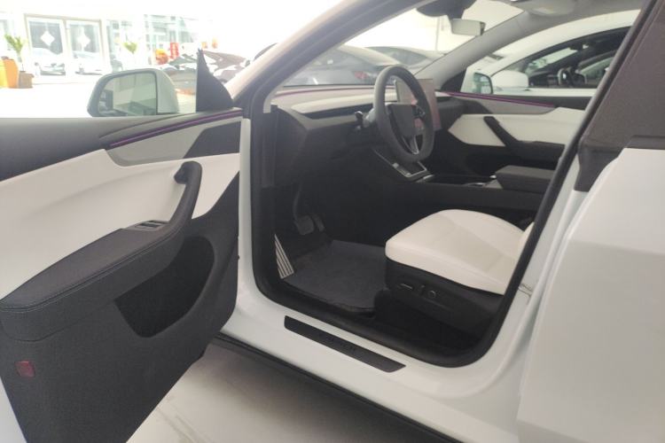 Used Tesla Model Y 2025 Long-Range All-Wheel Drive First Edition