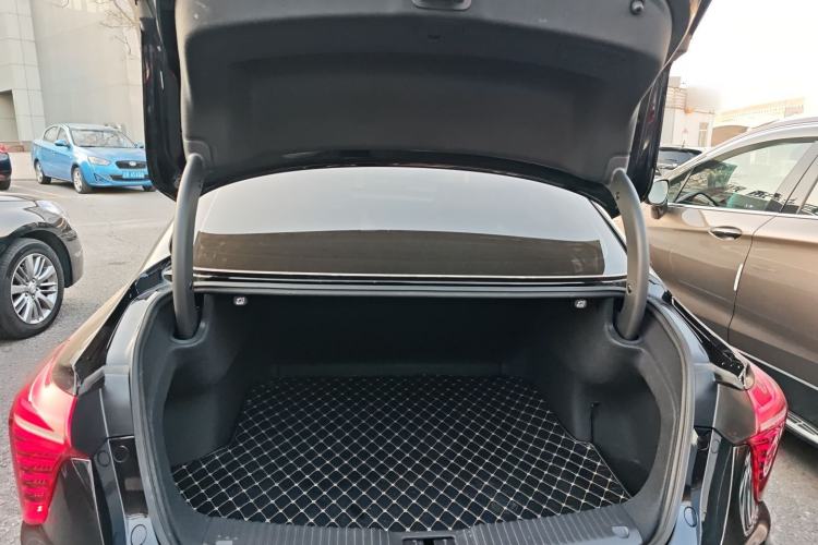 Used Hongqi H5 2023 2.0T Automatic Smart Connect Flagship Edition Trunk