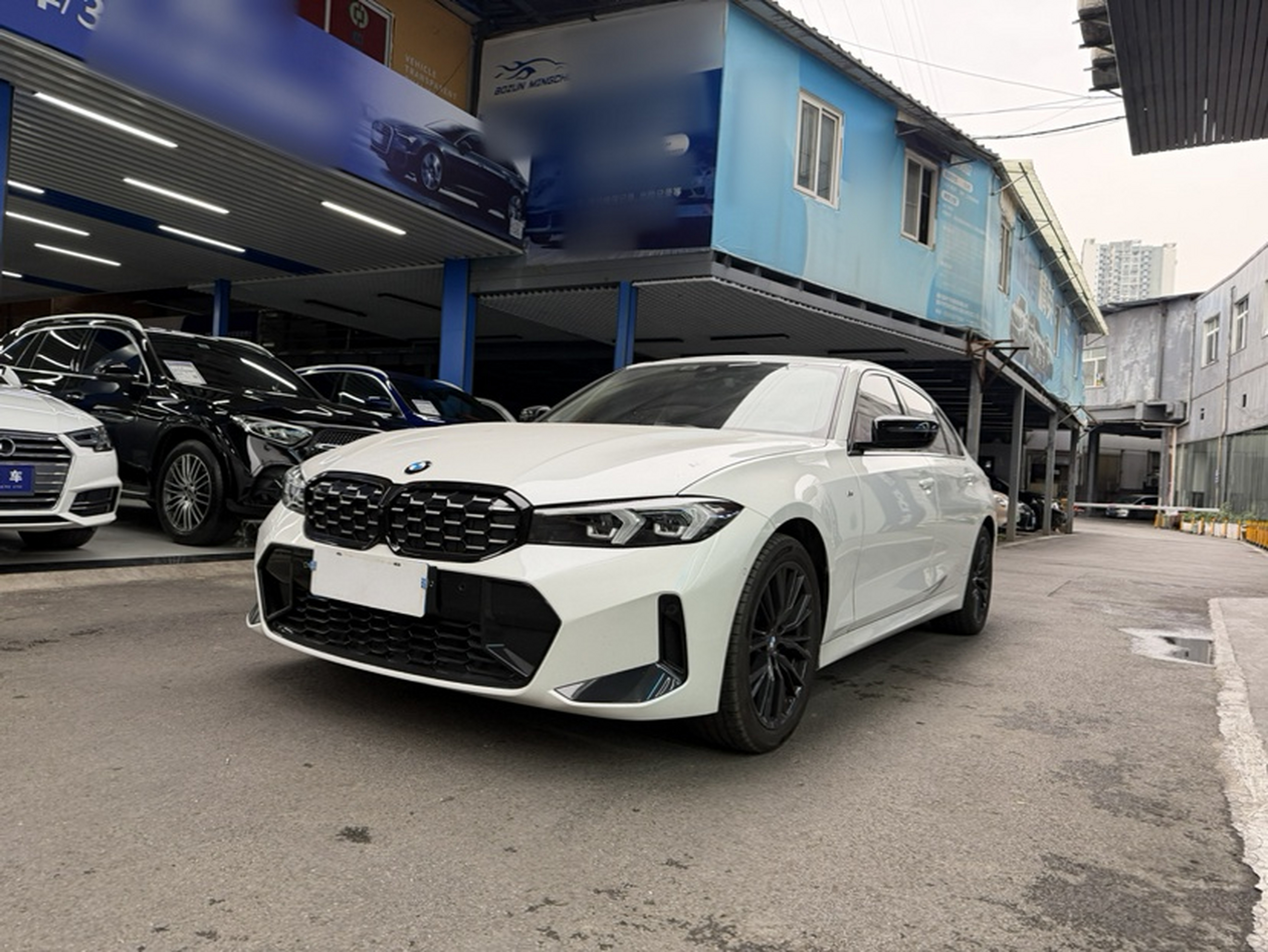 Под передней частью автомобиля