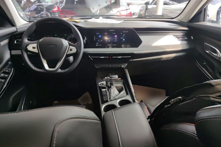 Used CHANGAN OSHAN X7 PLUS 2022 1.5T Blue Whale Edition Automatic Luxury Trim Center Console