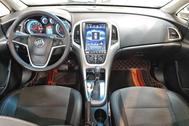 Used Buick GT 2014 XT 1.6L Automatic Fashion Edition Center Console