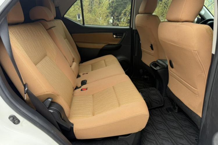 Used Toyota Fortuner 2016 2.7L Middle East Version Interior 8