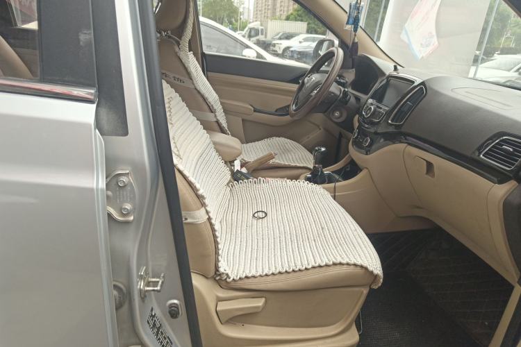 Used Baojun 730 2014 1.5L Manual Luxury Navigation ESP Version 7 Seats Right Front Seat