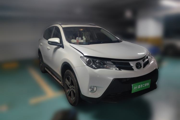 Used Toyota RAV4 2015 2.0L CVT Two-Wheel Drive Fashion Edition Front Right 45 Deg