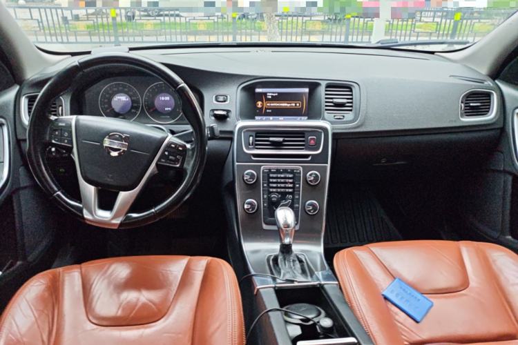 Used Volvo S60 2013 T5 Comfort Edition Center Console