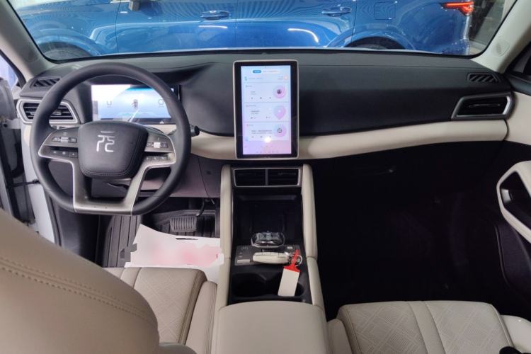 Used BYD Yuan UP 2024 401 km Active Version Center Console