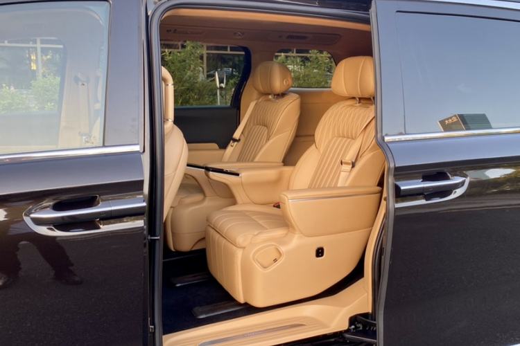 Used VOYAH Dream 2025 PHEV Four-Wheel-Drive Flagship Kunpeng Edition
