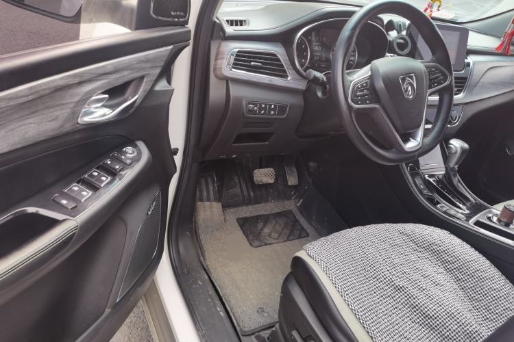 Used Baojun 730 2017 1.5T DCT Flagship Model 7 Seats China V Emission Standard Driver Seat