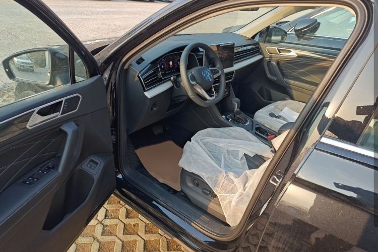 Used Volkswagen Tiguan L New Energy 2023 430 PHEV Plug-in Hybrid Prestige Edition Interior 6