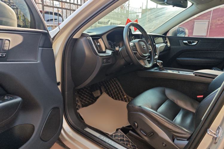 Used Volvo XC60 2019 T5 4x4 Smart Edition China V Standard
