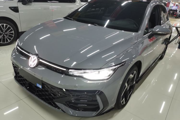 Used Volkswagen Golf 2025 300TSI R-Line
