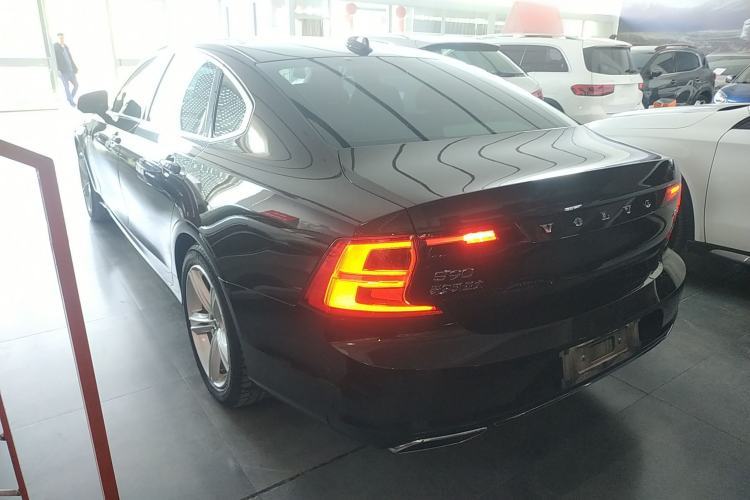 Used Volvo S90 2018 T4 Zhiyuan Edition
